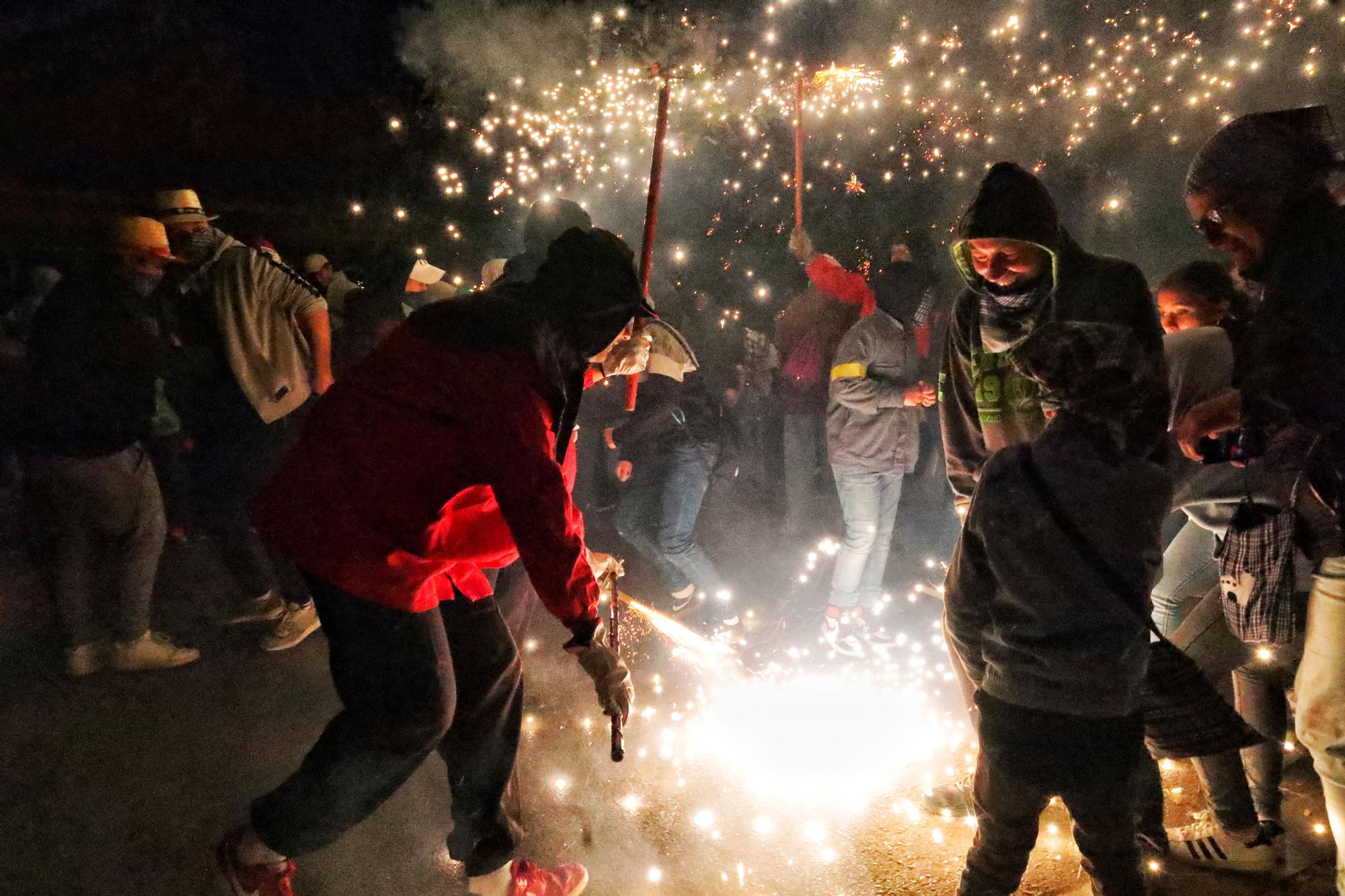 Galería de fotos: Castelló ‘enciende’ sus calles con dos correfocs simultáneos