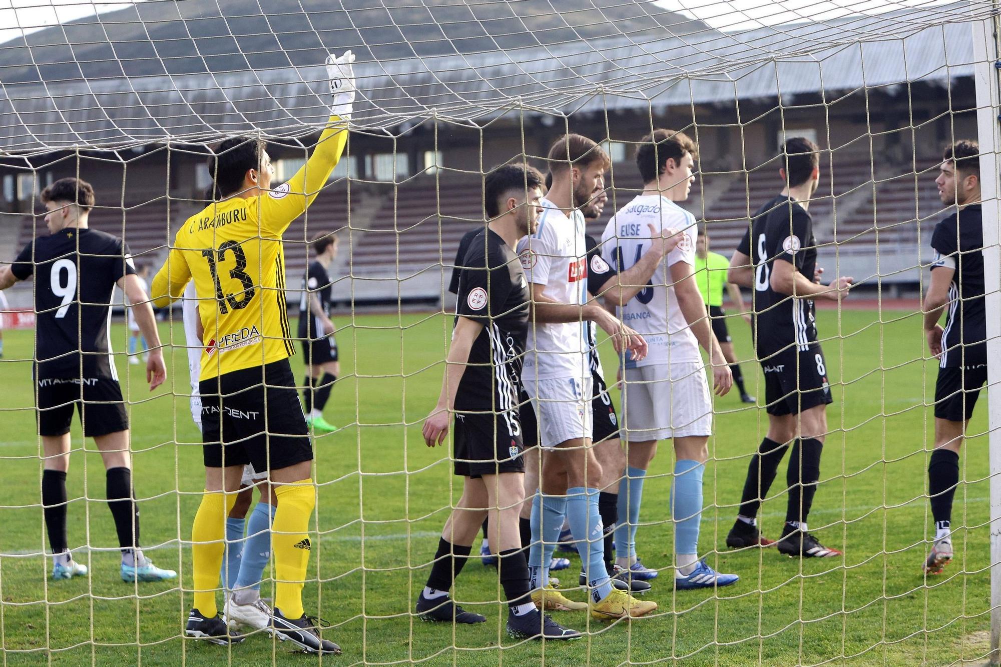 SD Compostela - Covadonga: las imágenes del partido