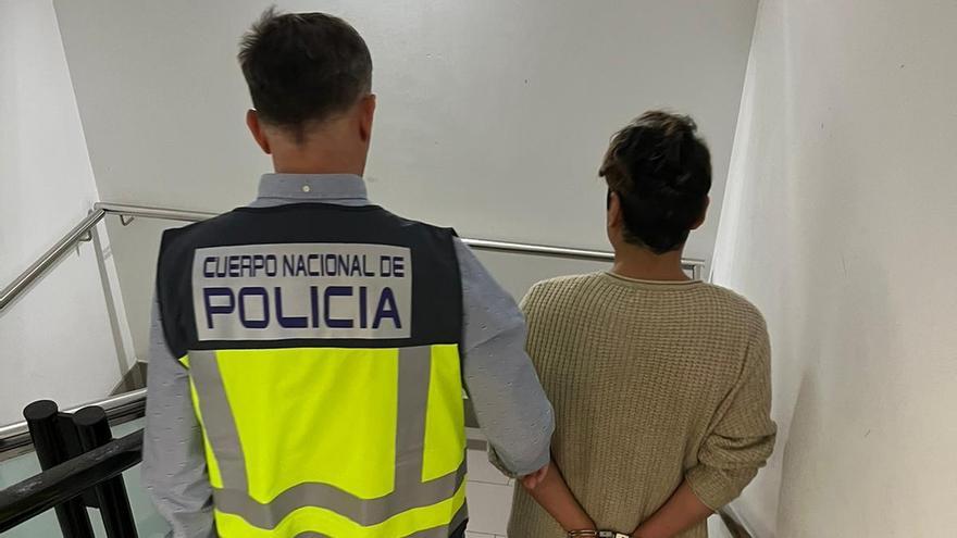 El sospechoso, tras ser detenido por la Policía.