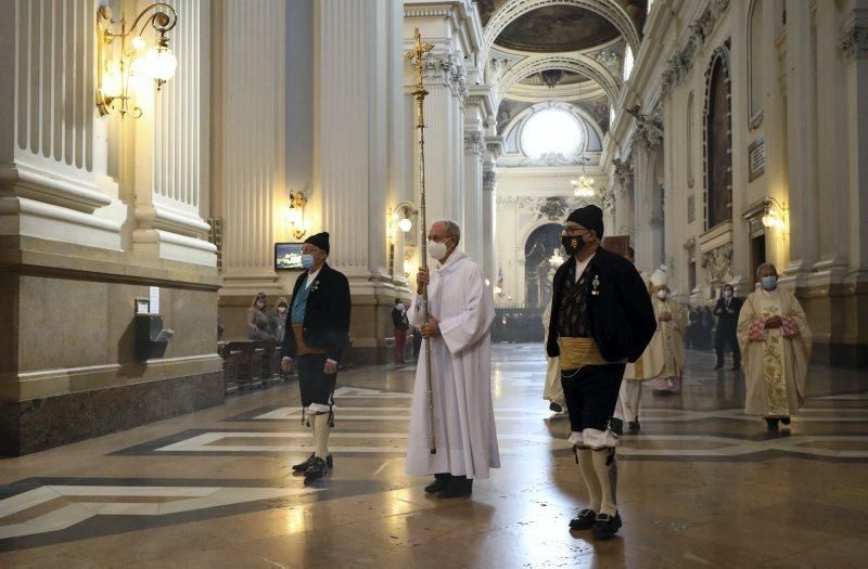 La basílica del Pilar recibe a los zaragozanos con aforo reducido y medidas de seguridad