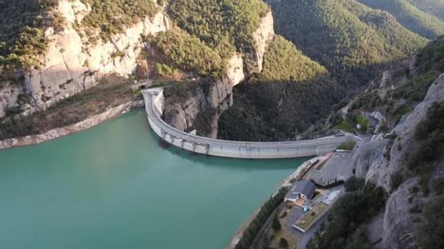 Vista aèria de la presa del pantà de la Llosa del Cavall, en una imatge d'arxiu