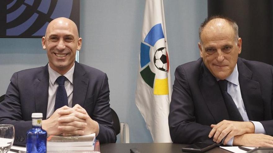 Luis Rubiales y Javier Tebas antes de la Asamblea Gerneral Extraordinaria.