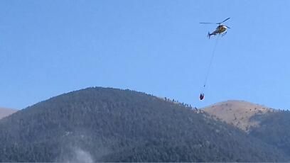 Tasques d'extinció de l'incendi de Lles