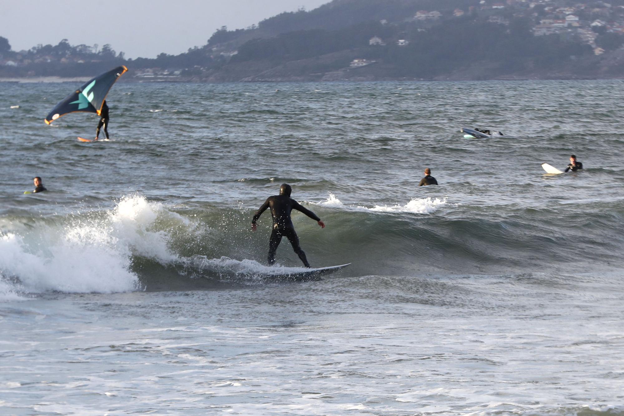 A mar revuelto, ganancia de surferos