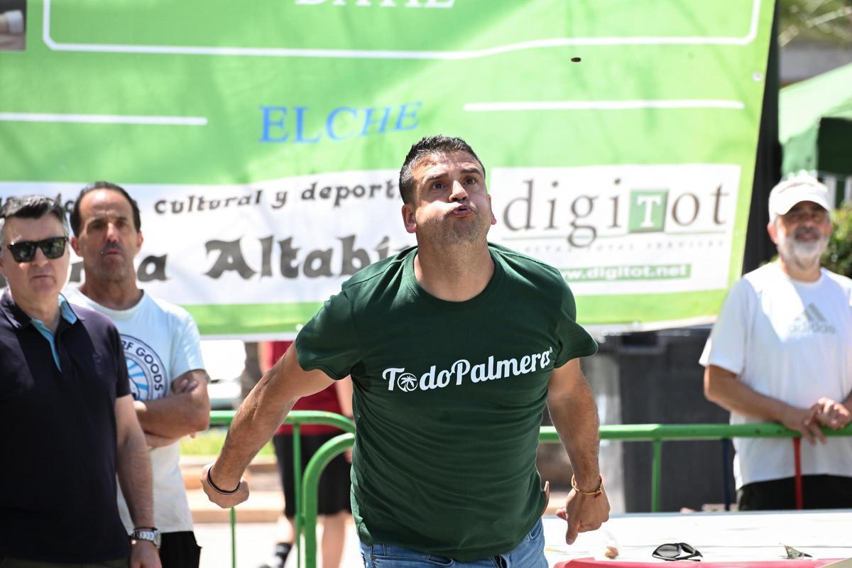XIV Campeonato de lanzamiento de hueso de dátil de Elche, en imágenes