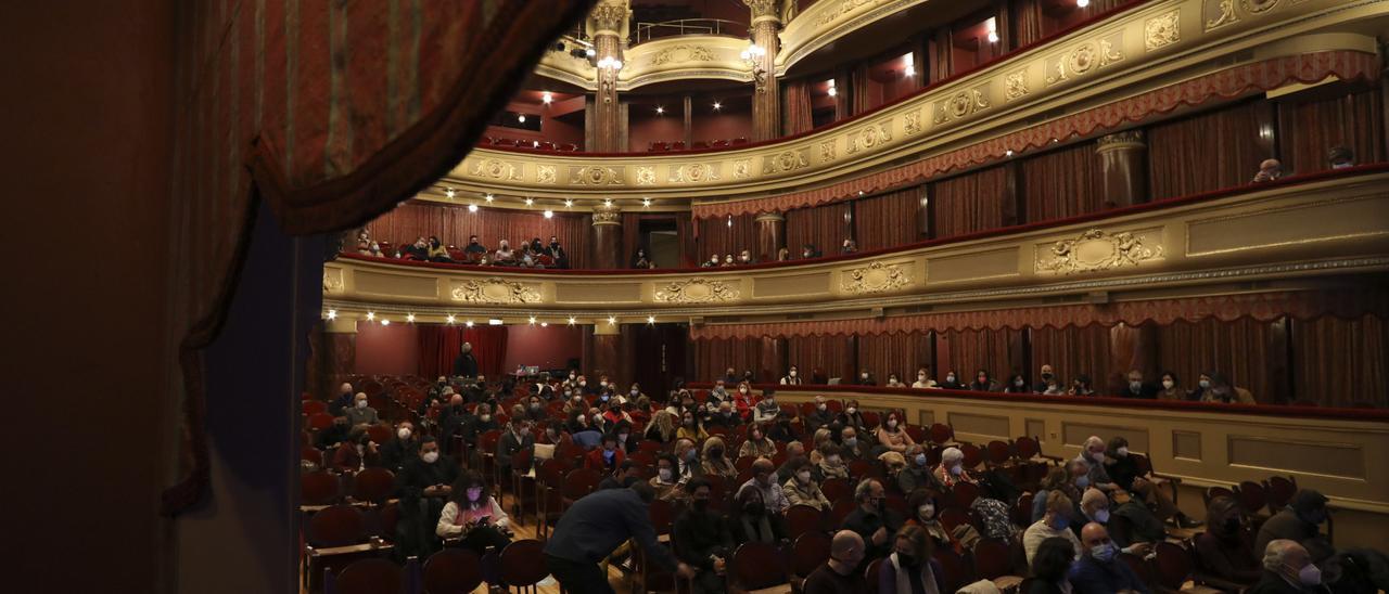Público, en el teatro Palacio Valdés.