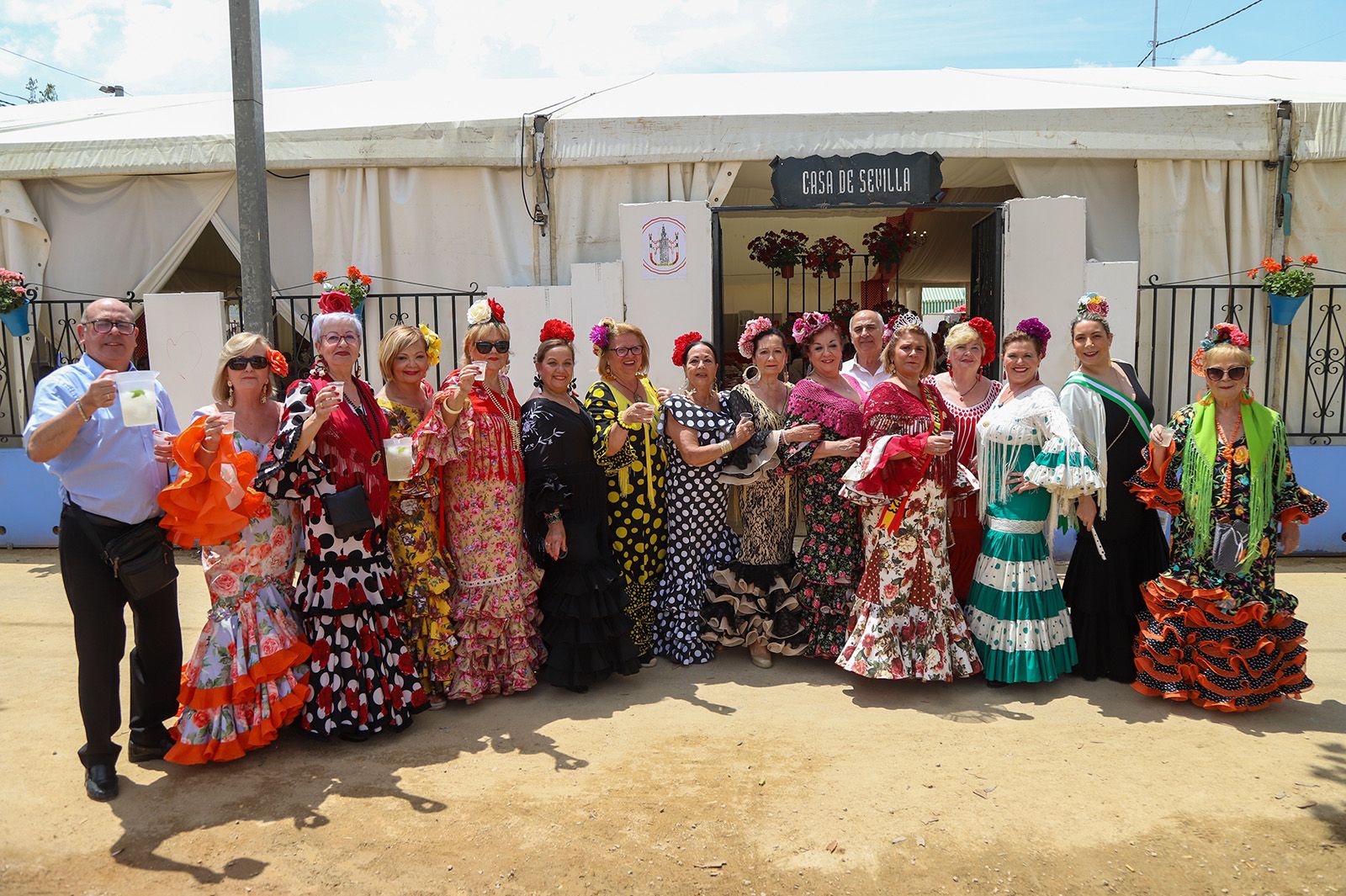 Amigos y familiares en El Arenal el viernes de feria