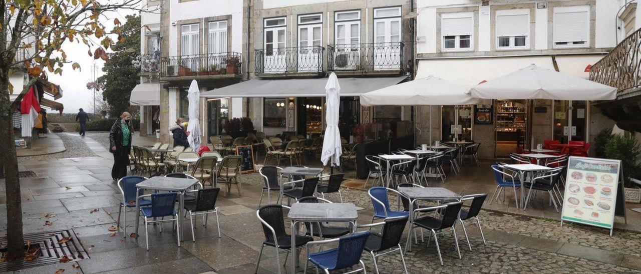 La céntrica plaza de la fortaleza de Valença, vacía ayer a mediodía.