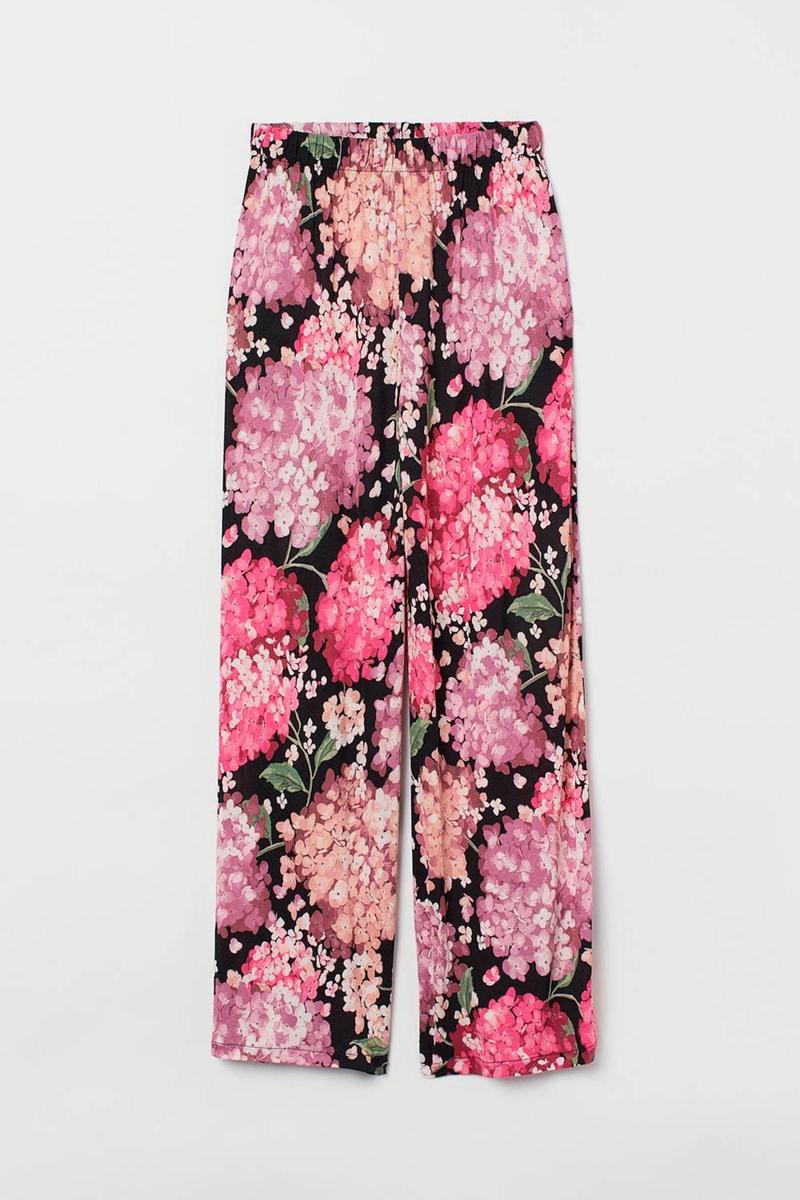 Pantalón de primavera de flores de H&amp;M. (Precio: 14,99 euros)