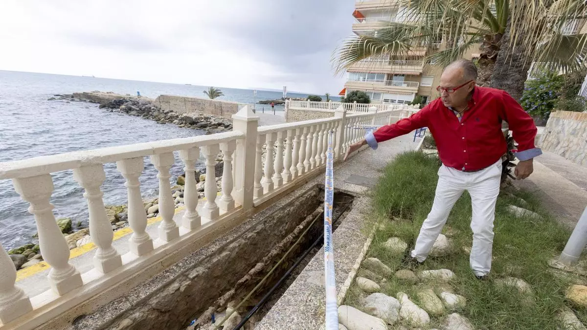 Un socavón desde enero en la Albufereta de Alicante que acumula caídas indigna a los vecinos