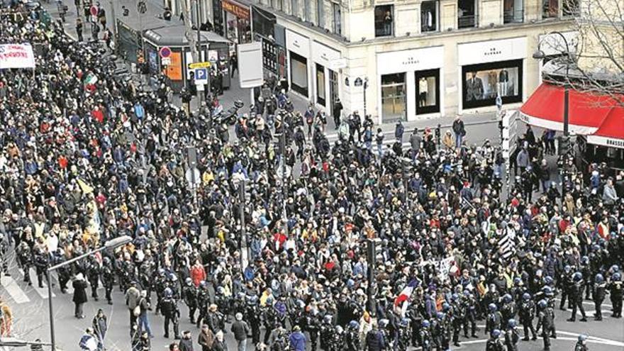 Protestas en Francia contra el decretazo de las pensiones