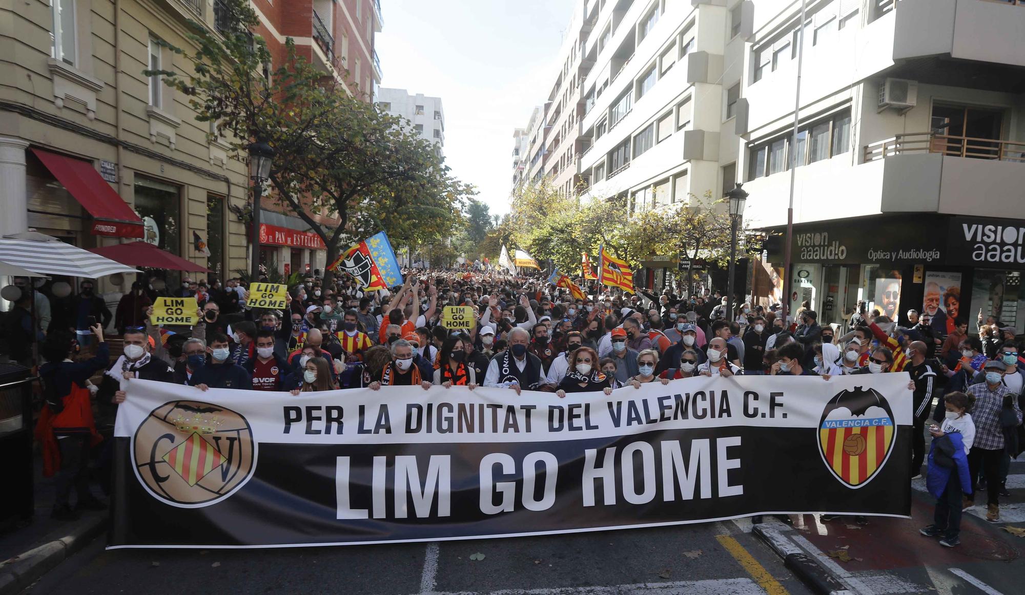 Manifestación contra Peter Lim