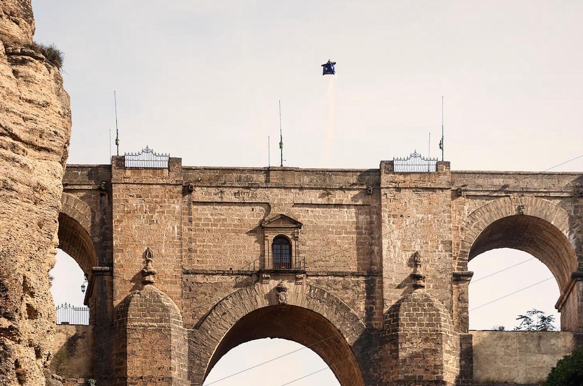 Dani Román, durante el desafío que tuvo lugar con el Puente Nuevo de Ronda (Málaga), como escenario.
