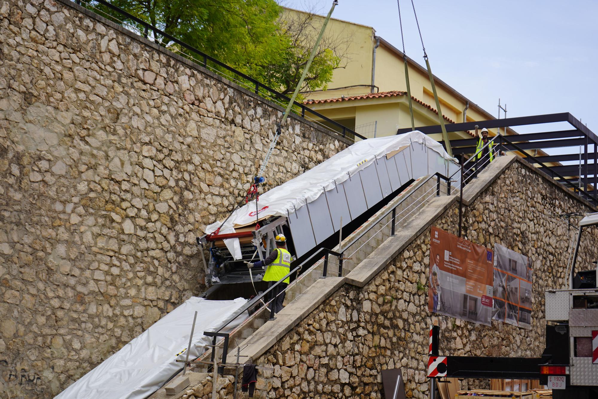 Inician el montaje de las escaleras mecánicas del Mercat de Ontinyent