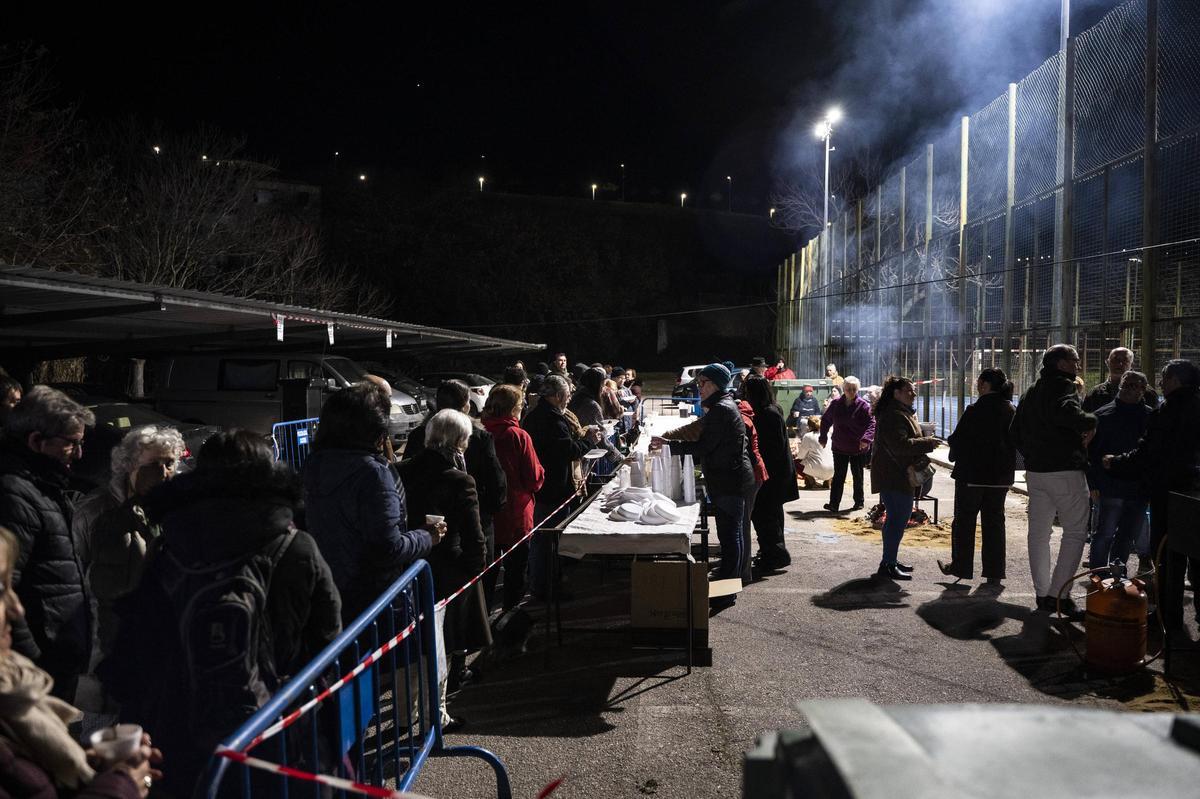 FOTOGALERÍA | Convivencia y migas en la barriada de San Francisco de Cáceres