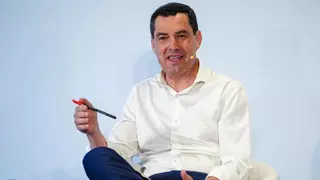 Juanma Moreno afirma que la situación nacional podría condicionar el calendario electoral andaluz