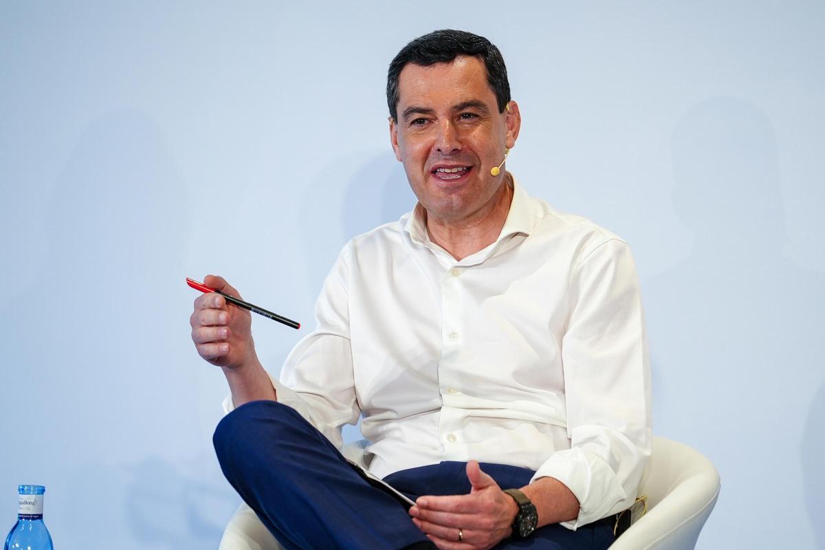 El presidente de la Junta de Andalucía, Juanma Moreno durante la presentación de la Ponencia Política del XXI Congreso Nacional del Partido Popular.