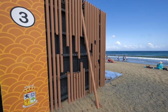 Destrozos en los quioscos de la Playa del Inglés
