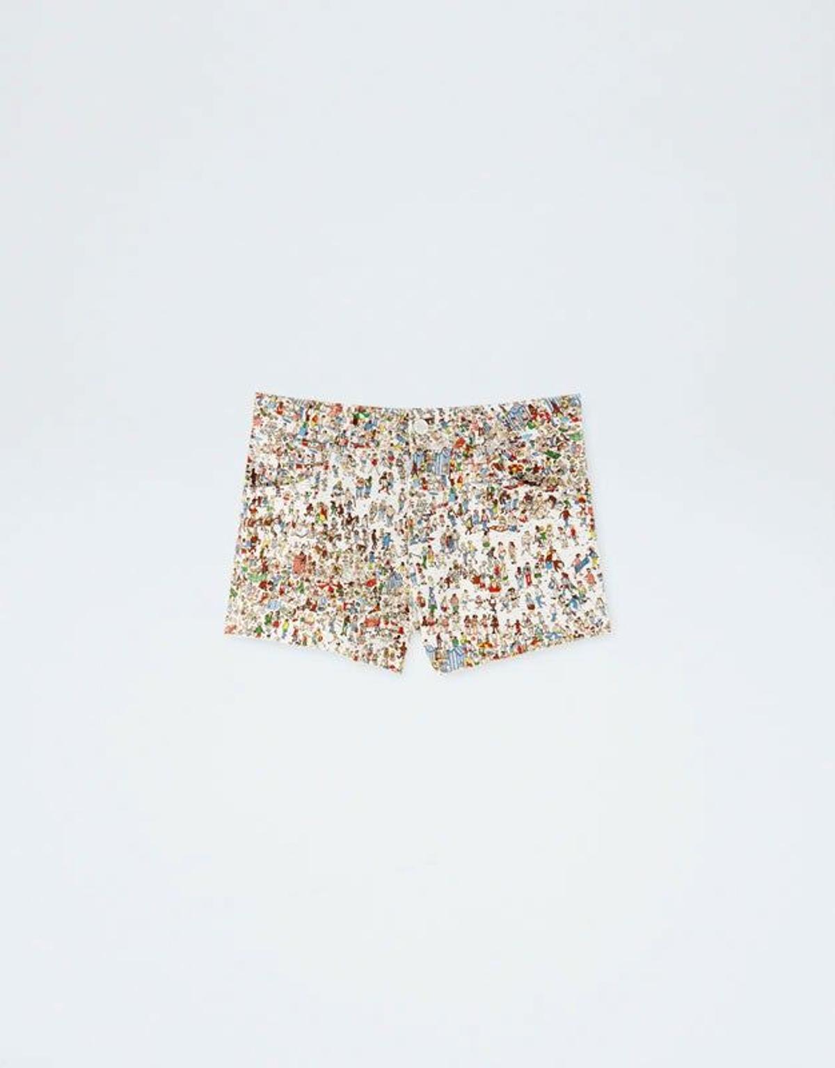 Shorts con estampado de ¿Dónde está Wally? de Pull and Bear que necesitas