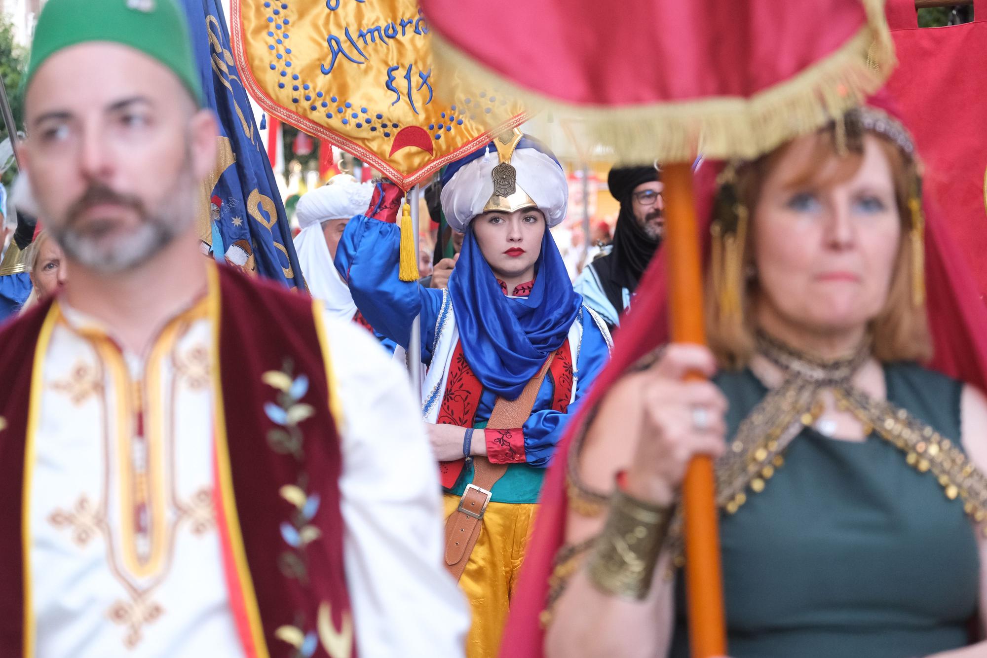 Así ha sido el desfile conmemorativo del 200 aniversario de los Moros Viejos de Petrer