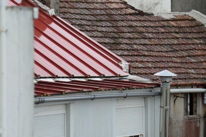Clamor vecinal en Teis por los problemas de humedad desde el edificio contiguo