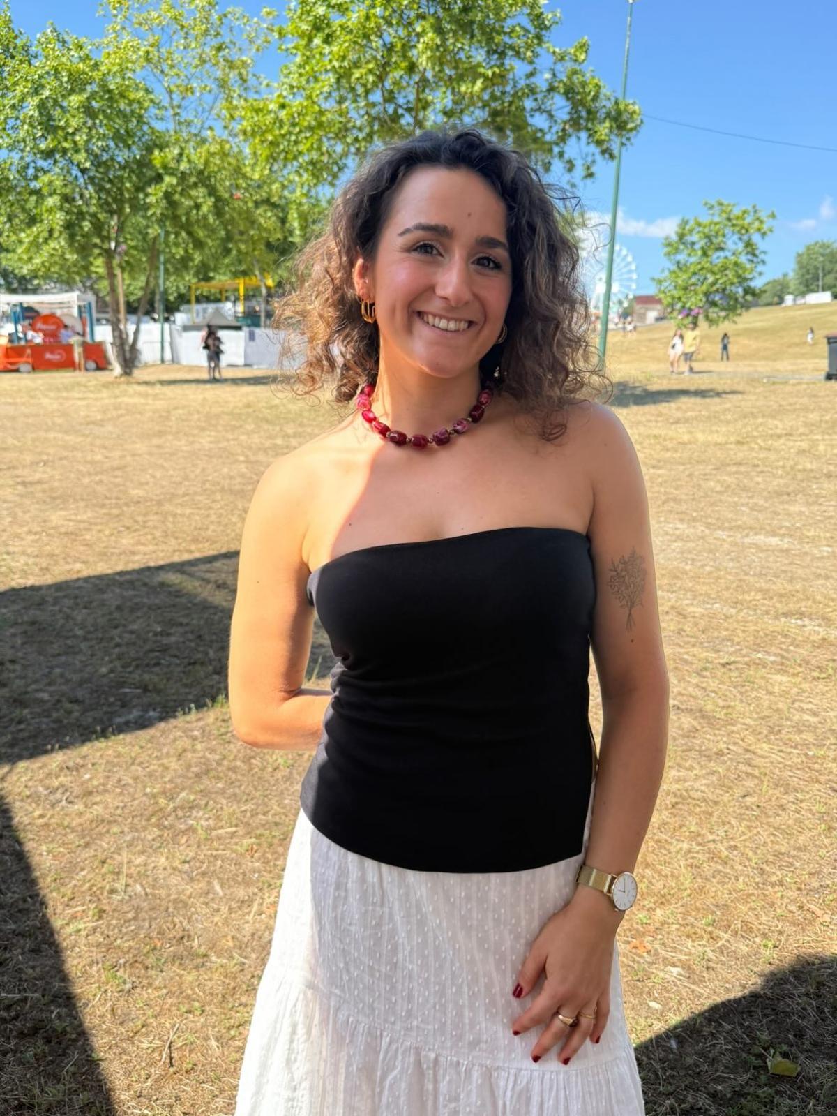 Antía Abal con su tatuaje de un ramillete de San Juan