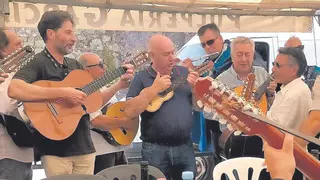 Crónica social compostelana | Homenaje de los pacientes de Conxo al doctor Proupín con motivo de su jubilación