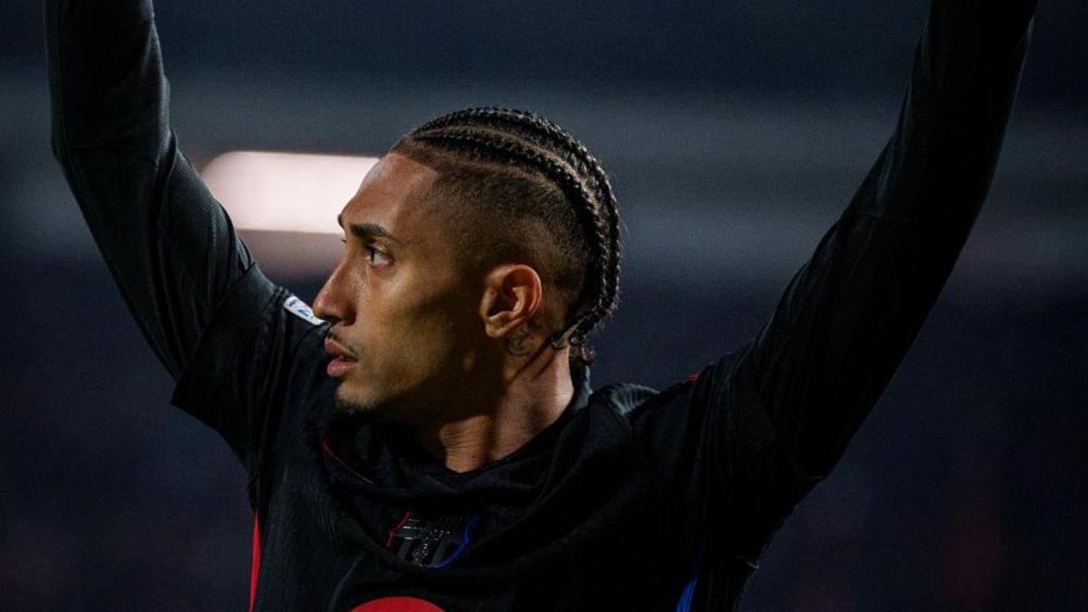 Raphinha, durante el Estrella Roja-Barça en Belgrado en la cuarta jornada de la Champions.