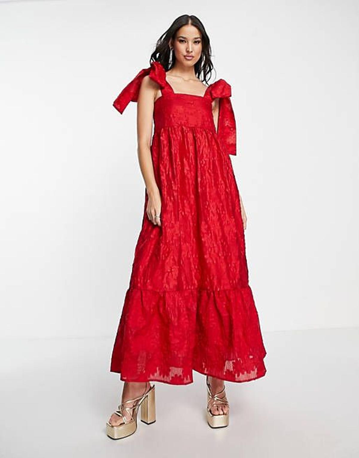 Vestido largo rojo escalonado de tirantes con lazadas de jacquard de Sister Jane