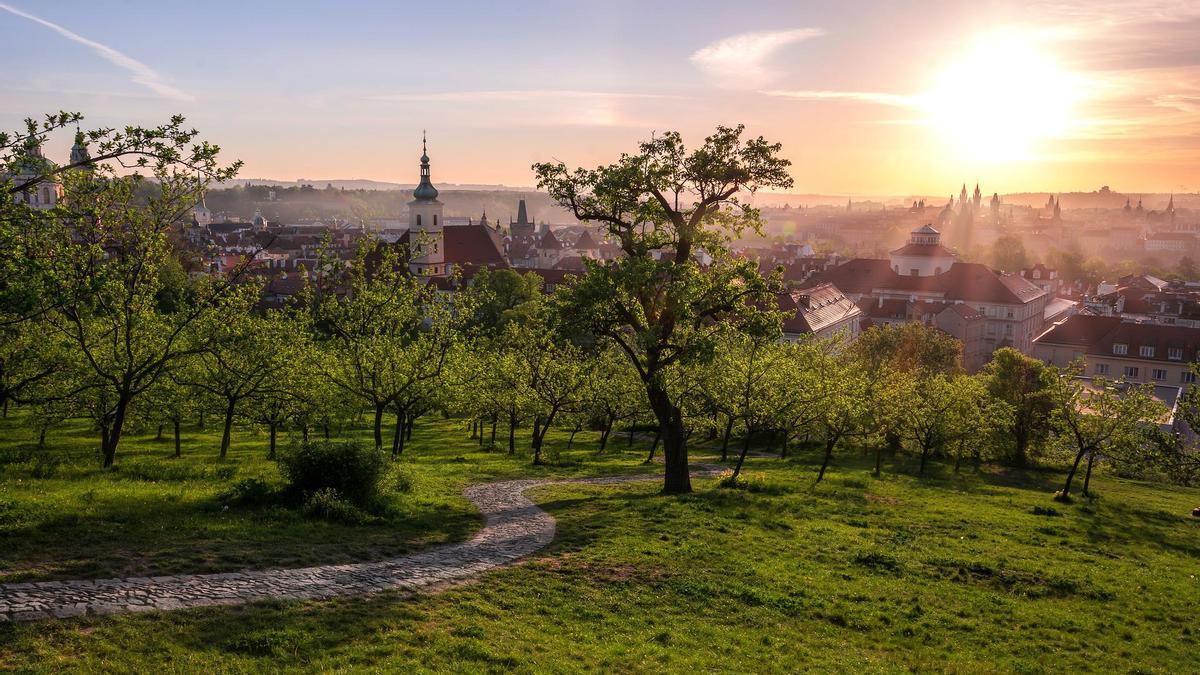 Parque urbano en Praga (República Checa).