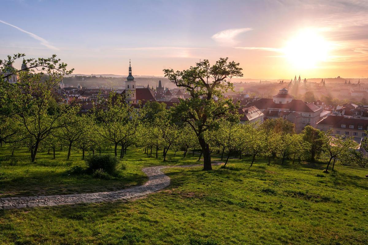 Parque urbano en Praga (República Checa).