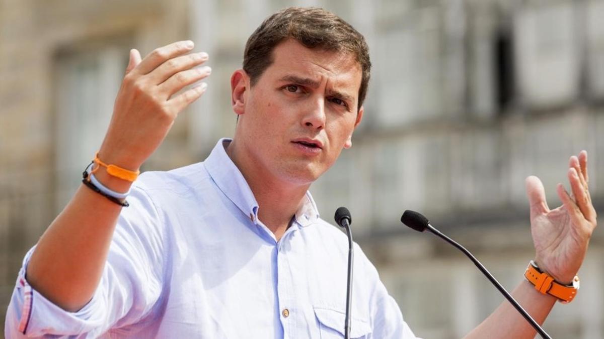 El presidente de Ciudadanos, Albert Rivera, durante un mitin preelectoral en Vitoria.