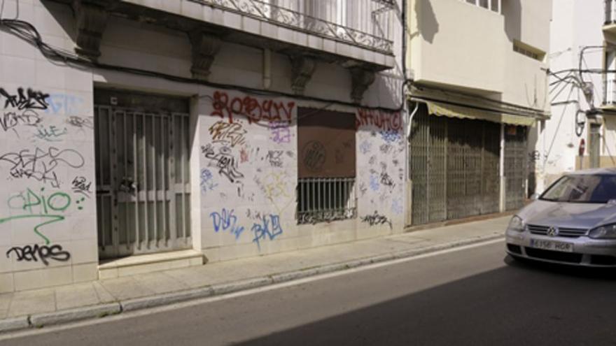 Proyectan un nuevo plan de limpieza integral de grafitis de 34.000 euros en Cáceres