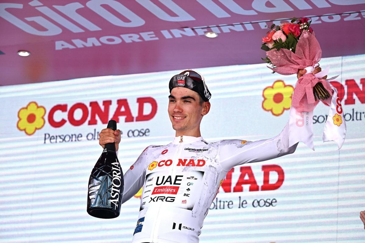 Ayuso: “Habría firmado sacarle un minuto a Roglic y ser segundo de la general del Giro”