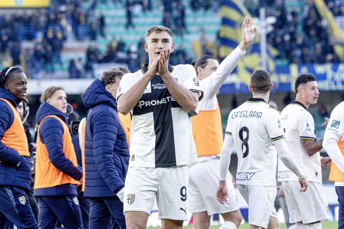 Mateo Pellegrino celebra el doblete que le valió al Parma para ganar al Hellas Verona