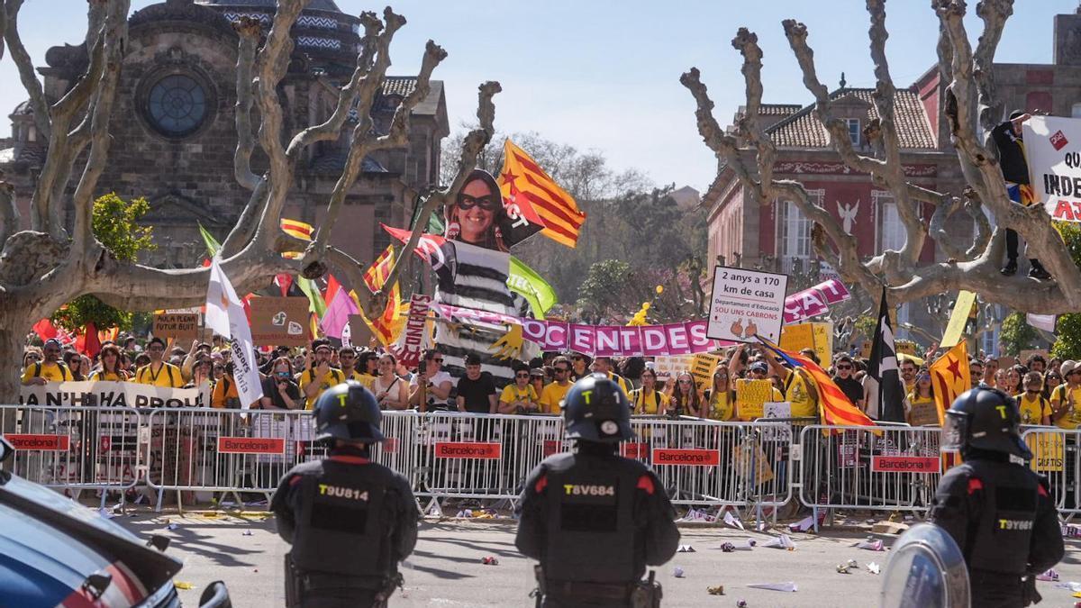 La manifestación de profesores toma el centro de Barcelona