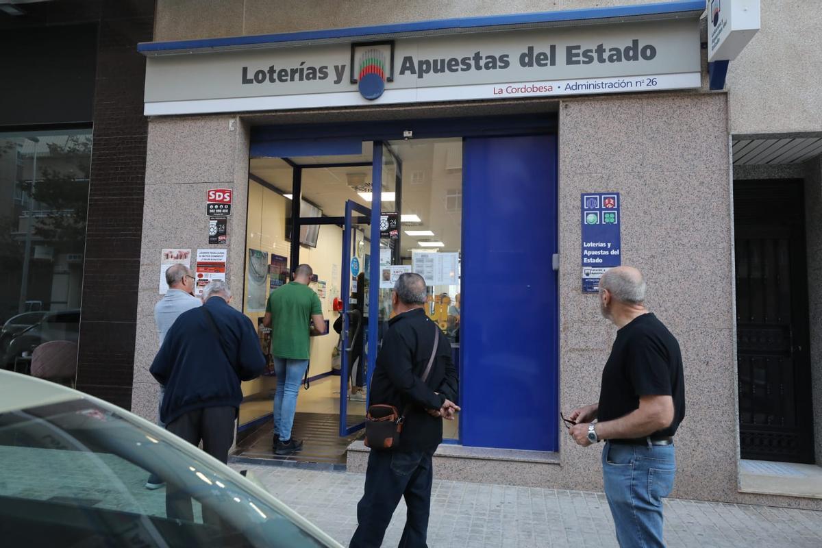 Colas esta tarde en la administración La Cordobesa de Elche