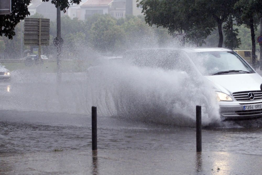 Una forta tempesta deixa 30 litres en una hora a Girona