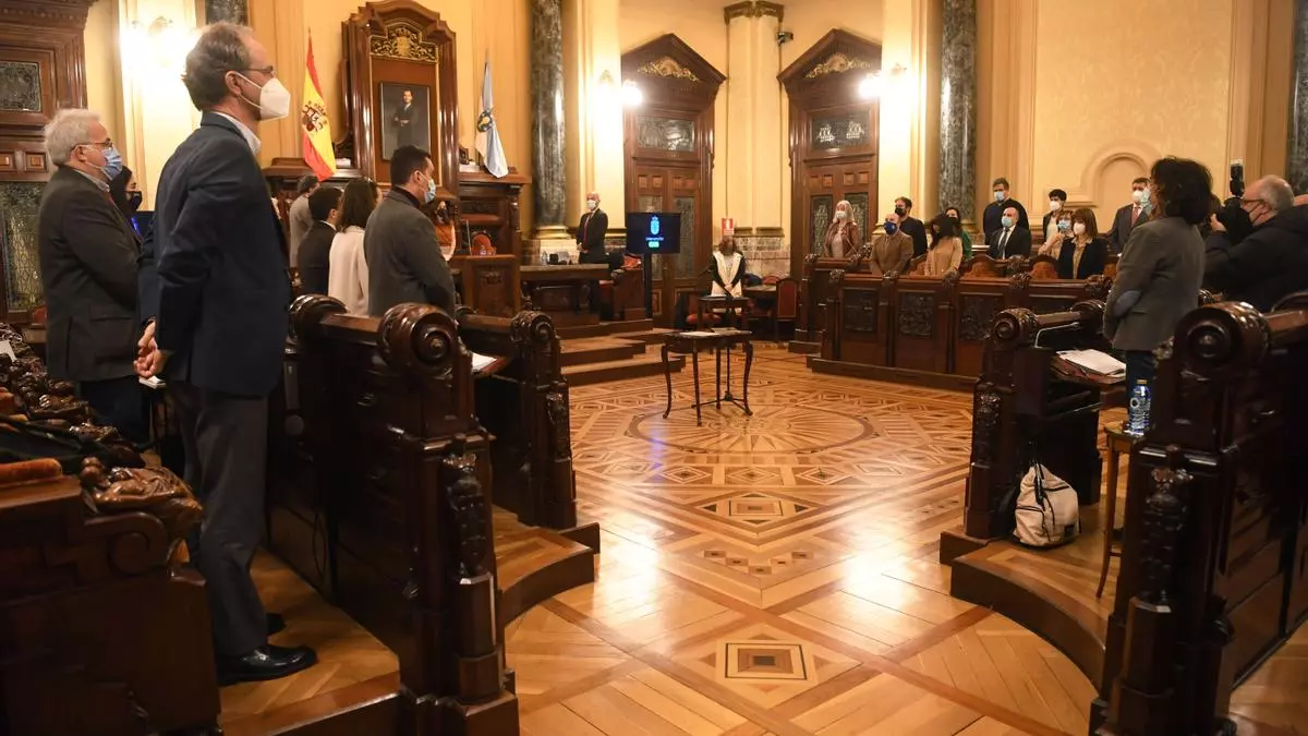 El pleno de A Coruña pide investigar el accidente en la refinería y extremar las medidas de seguridad