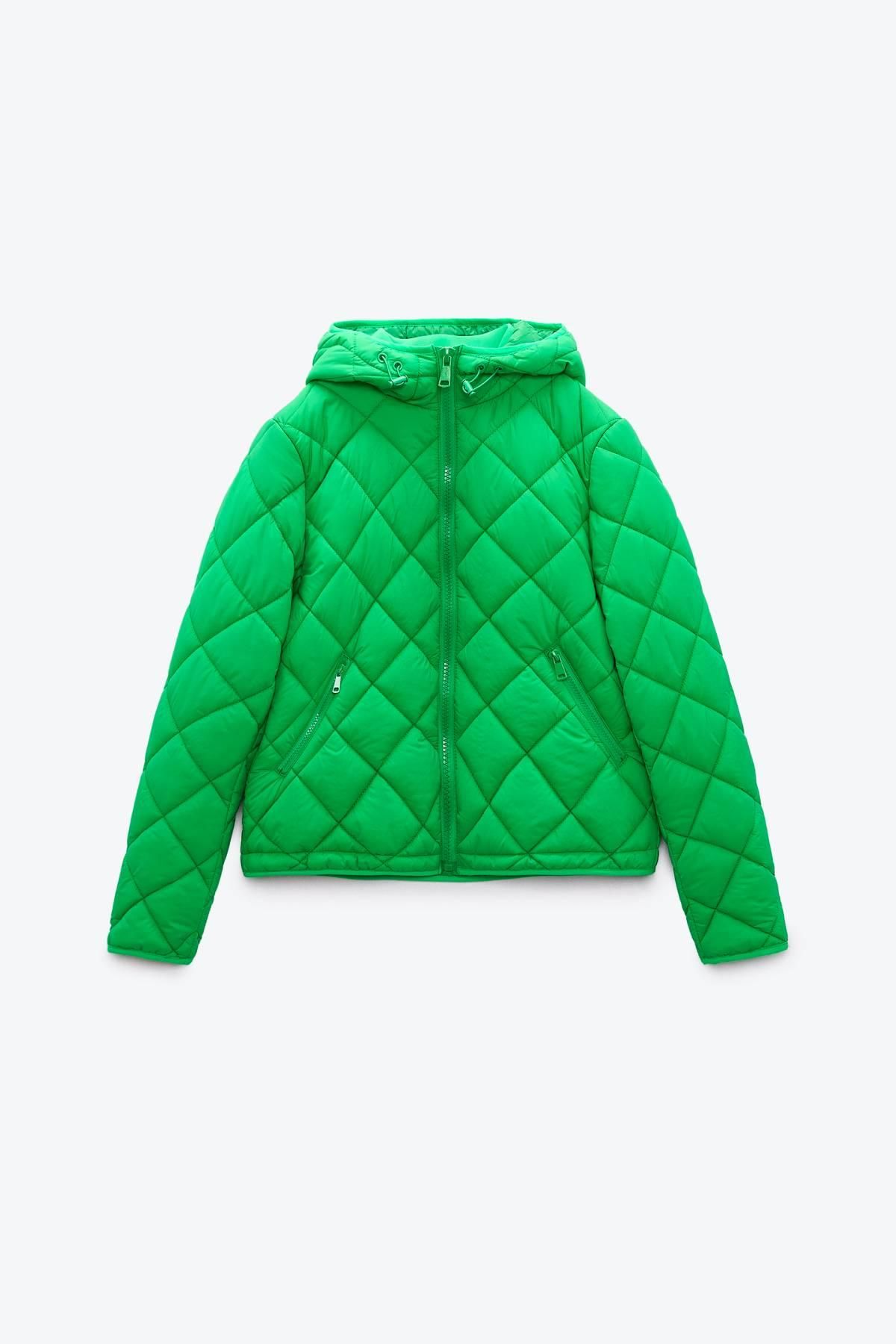 Chaqueta acolchada en tono flúor de Zara