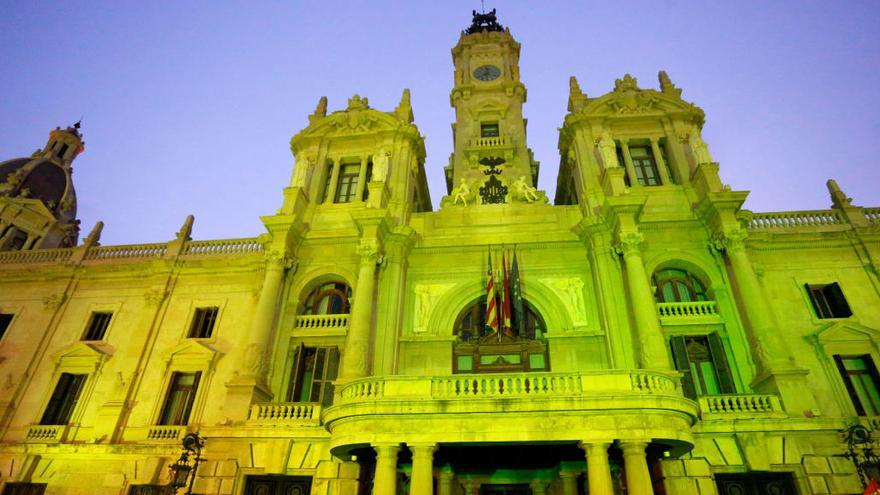 El Ayuntamiento de València instalará un ascensor en el patio para subir al balcón