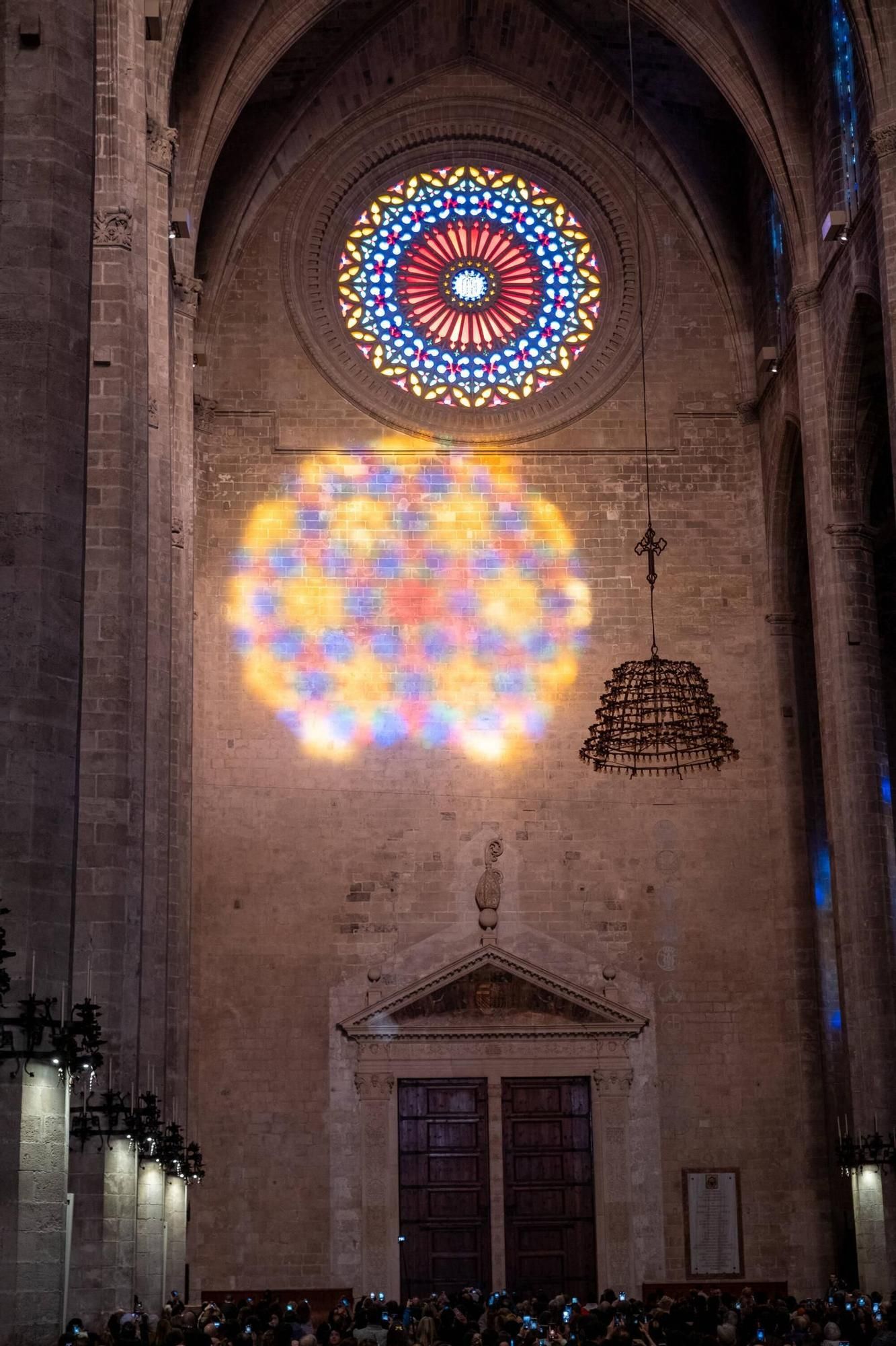 "Magische Acht" in der Kathedrale: Spektakel von Wolken unterbrochen