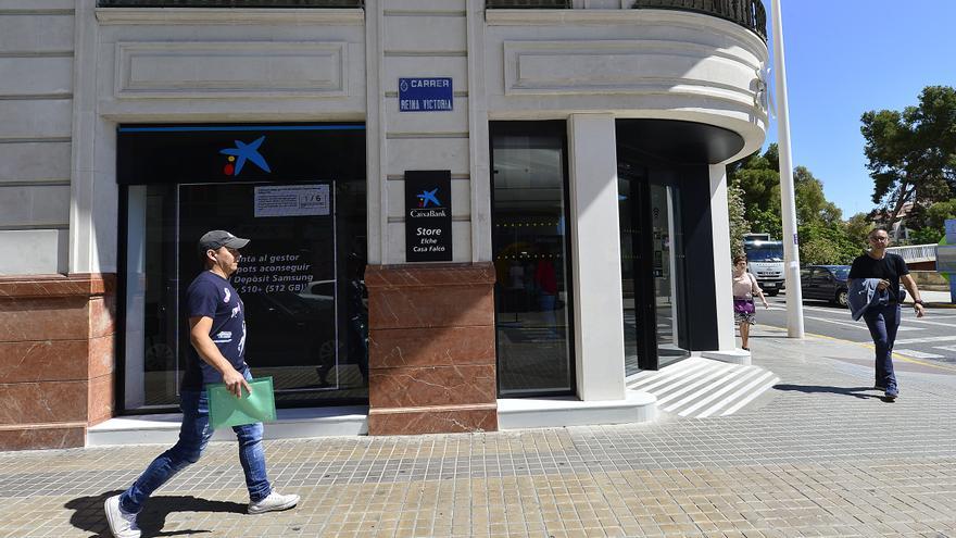 CaixaBank recibe un 28% más de solicitudes de adhesión al ERE que el número de salidas pactadas con los sindicatos