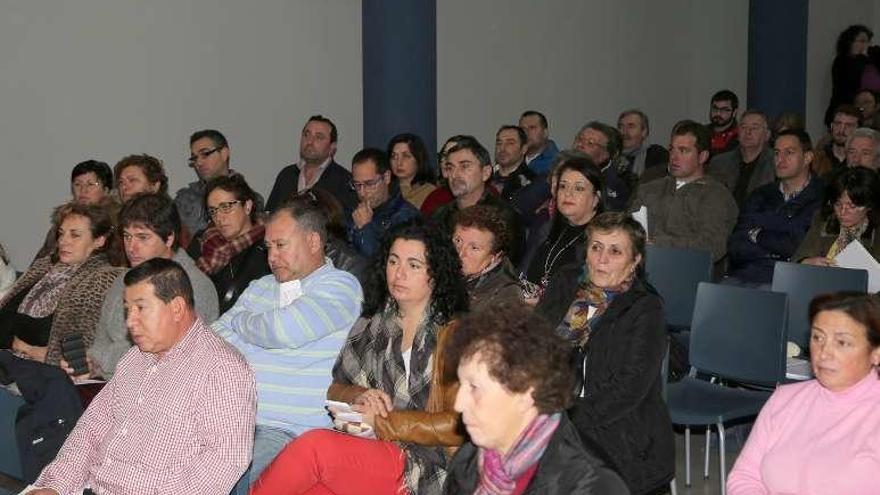 Público en la Casa da Cultura Manuel Lueiro. // Muñiz