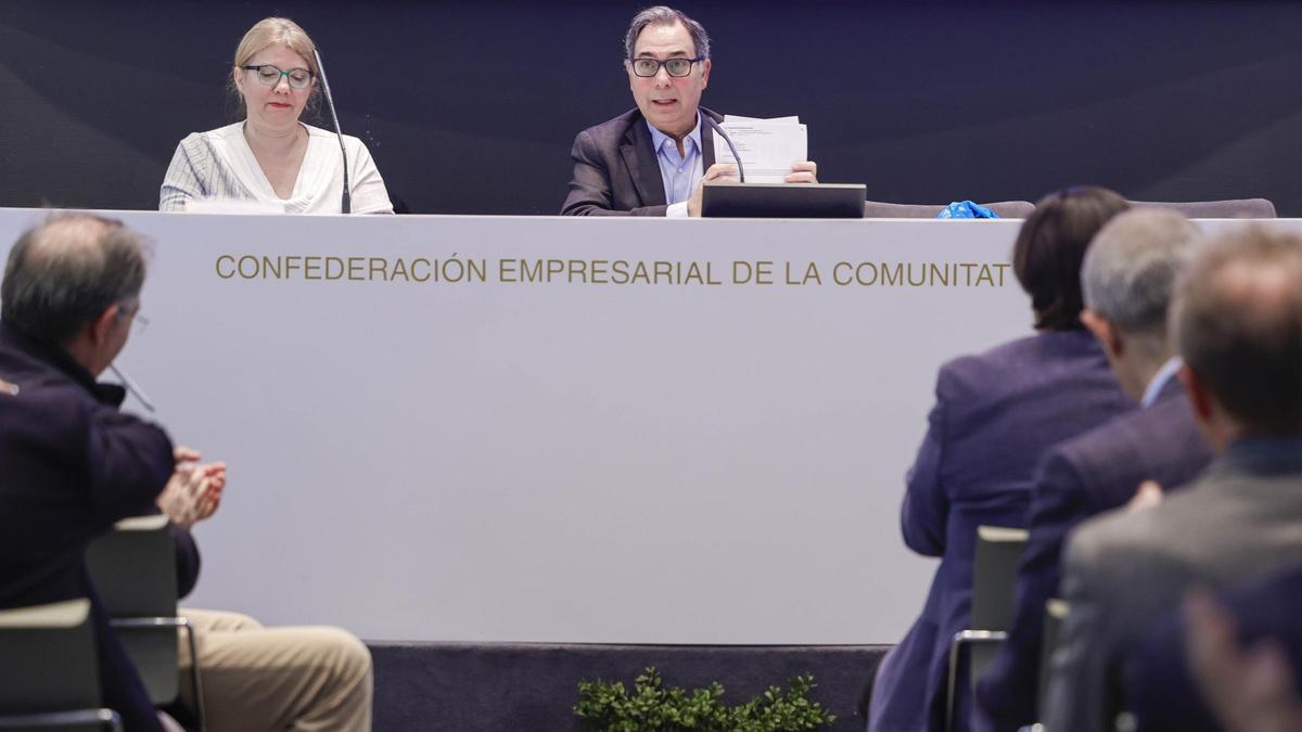 Dirigentes de Fecoval en la CEV