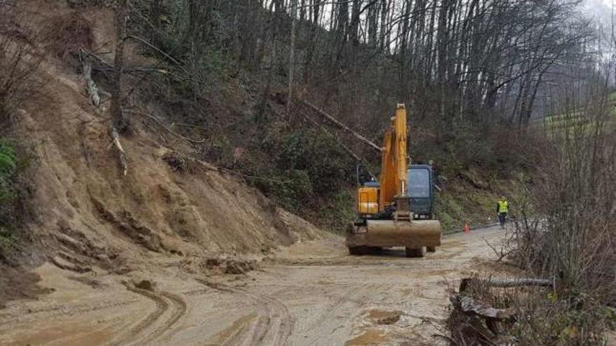 La carretera de Caleao va recuperando la normalidad