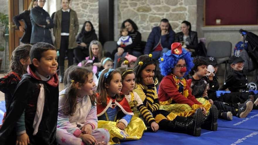 Os cativos no Antroido Infantil do Centro Cultural Vista Alegre. // Bernabé/Javier Lalín