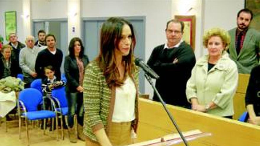 Almudena López juró su cargo de concejal del PP