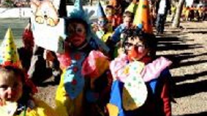 Los alumnos del Colegio Público La Hispanidad celebran un desfile y una fiesta de Carnaval