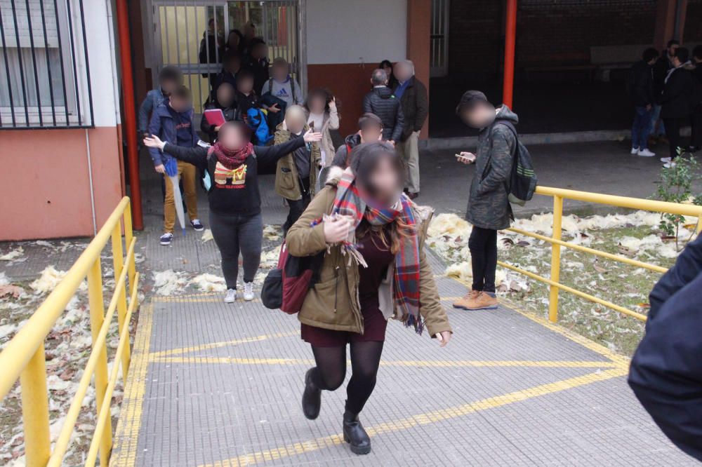 Temporal en Galicia | Suspendidas las clases en un centro de Marín tras desprenderse parte de cubierta